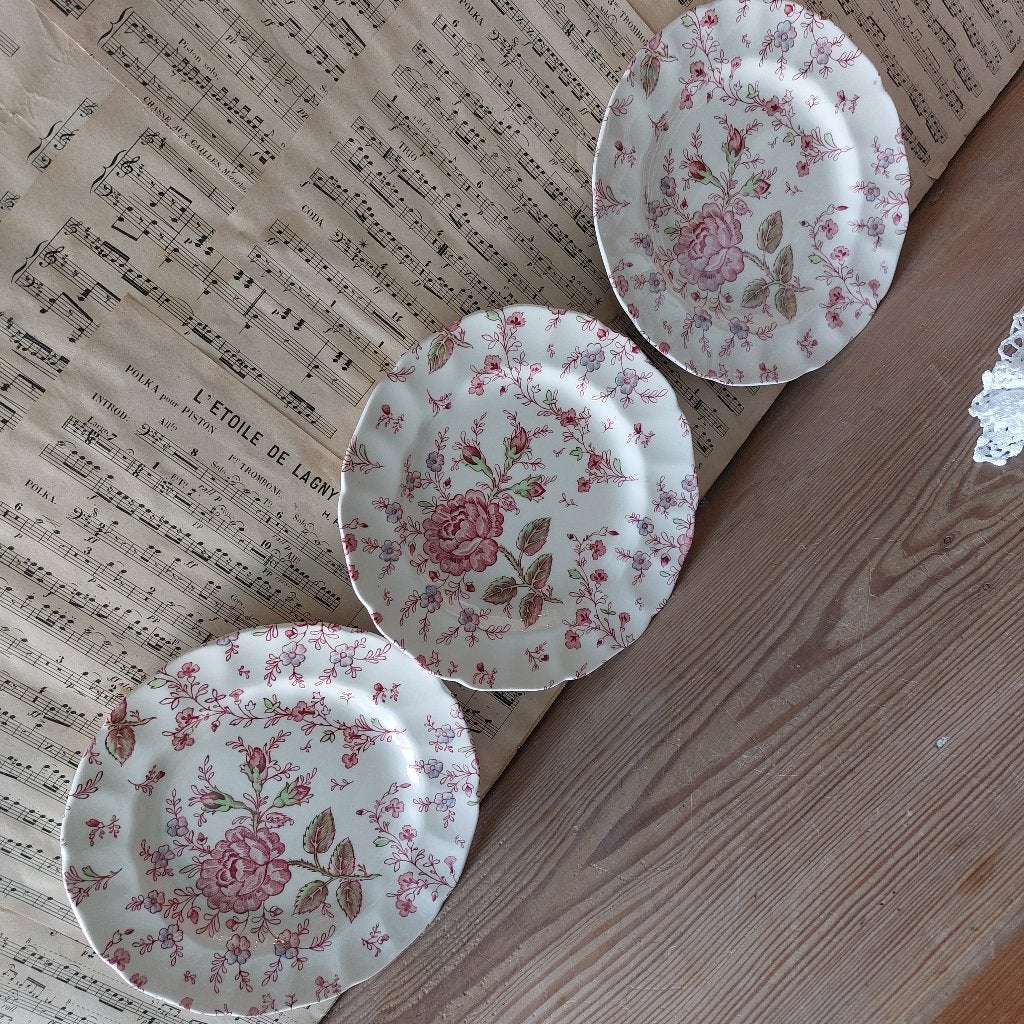 Mooi ontbijtbord van Johnson Bros decor Rose Chintz, Antiek en Kunst, Ophalen of Verzenden