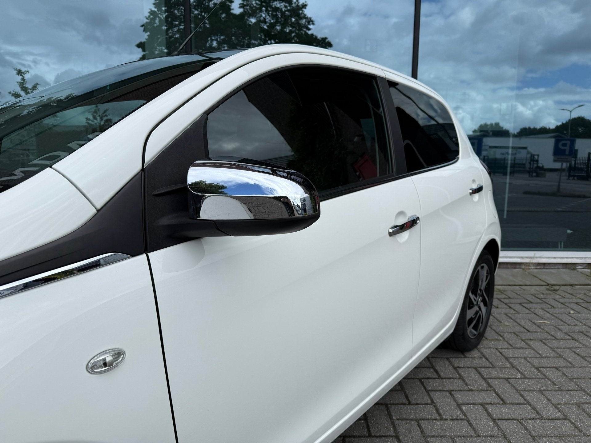 Peugeot 108 1.0 e-VTi Allure TOP! - Automaat - Navi - ToTone, Auto's, Peugeot, Stof, Gebruikt, 4 stoelen, Wit
