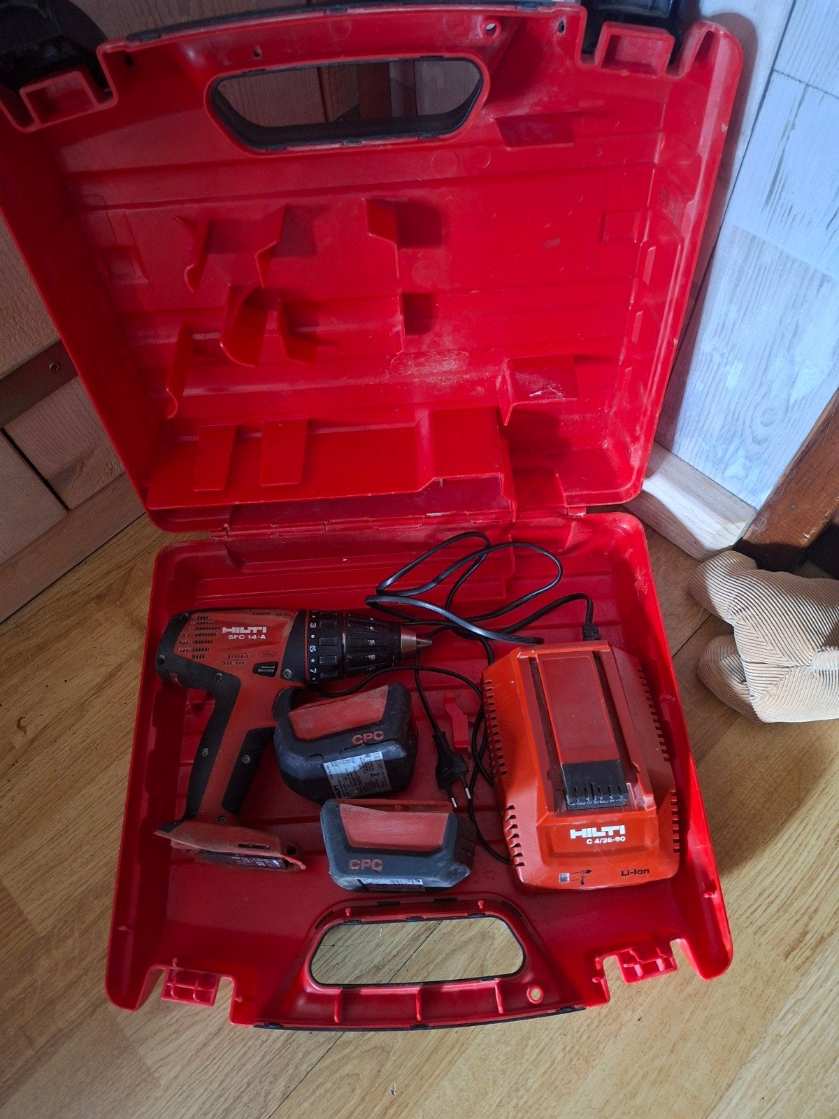 Hilti SFC 14-A Accuboormachine met lader en 2 accu's, Doe-het-zelf en Verbouw, Ophalen, Gebruikt