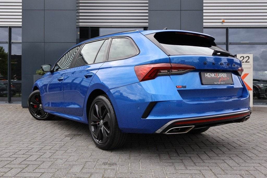 Skoda OCTAVIA Combi 1.4 TSI RS iV 245pk/ Sportstoelen elektr, Automaat, Gebruikt, Met garantie (alle), Blauw
