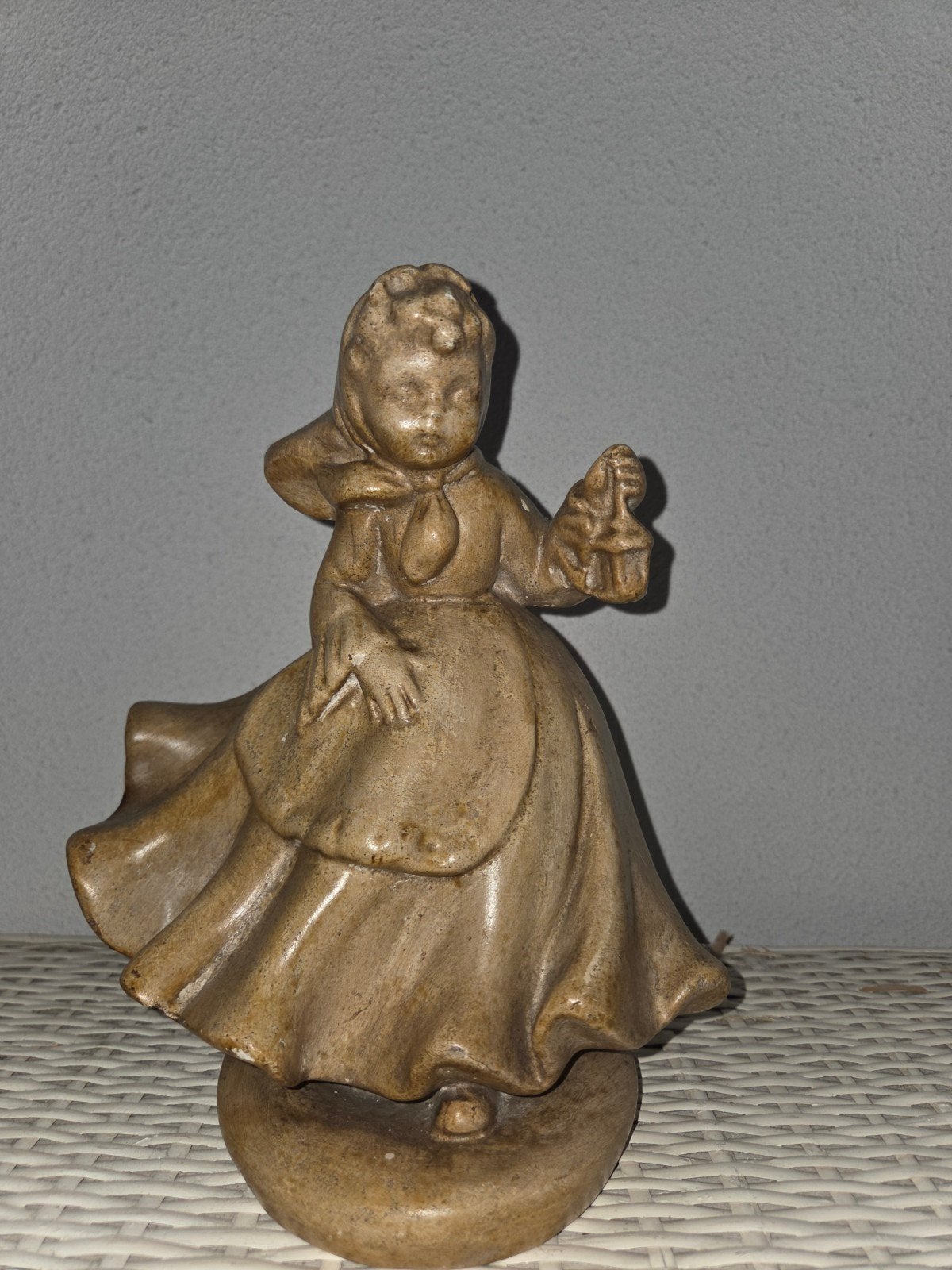 Gipsen beeldje van een vrouw met lichte beschadiging, Antiek en Kunst, Minder dan 20 cm, Gips, Ophalen of Verzenden, Beeld