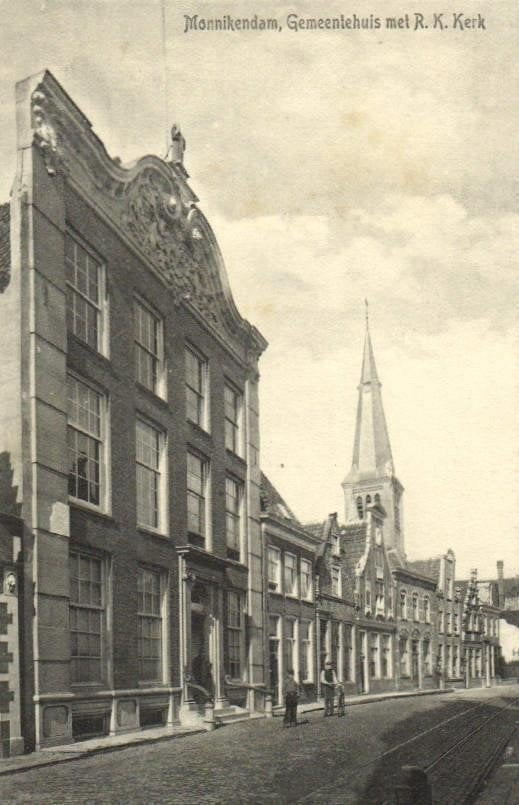 Monnikendam, Gemeentehuis met R.K. Kerk - ongelopen, Ophalen of Verzenden, 1920 tot 1940, Ongelopen, Noord-Holland