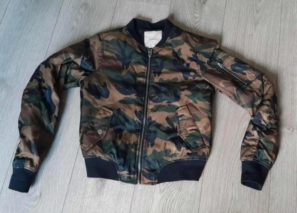 Pull & Bear camouflage jas maat s, Ophalen of Verzenden