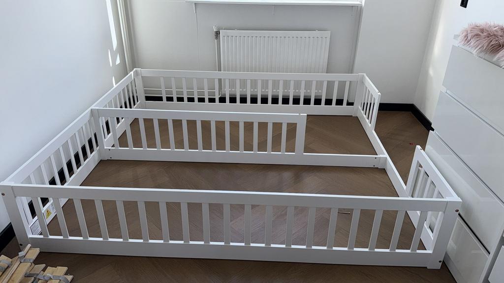 Tweelingbed nieuw in doos, Kinderen en Baby's, Tweelingen en Meerlingen, Ophalen of Verzenden, Nieuw, Box, Bedje of Wieg