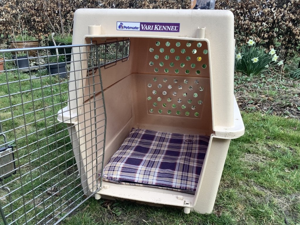 Hondenbench met toebehoren, Dieren en Toebehoren, Hondenbenches, Ophalen, Zo goed als nieuw