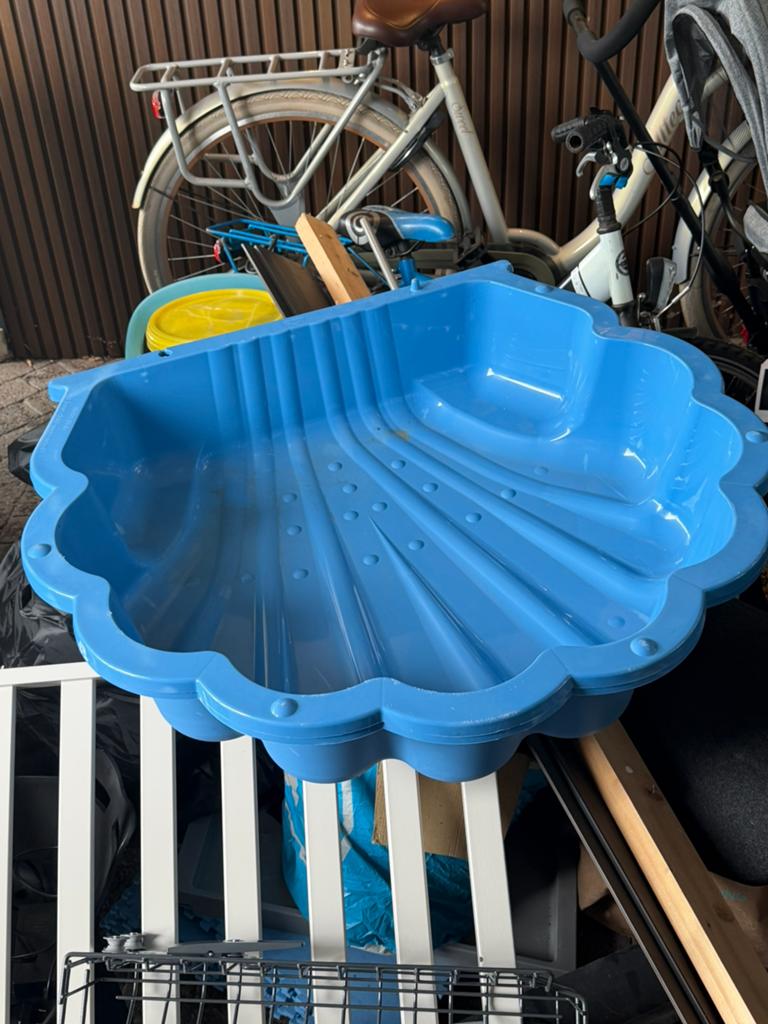 Twee gratis schelpen als zandbak of zwembadje, Ophalen, Zo goed als nieuw