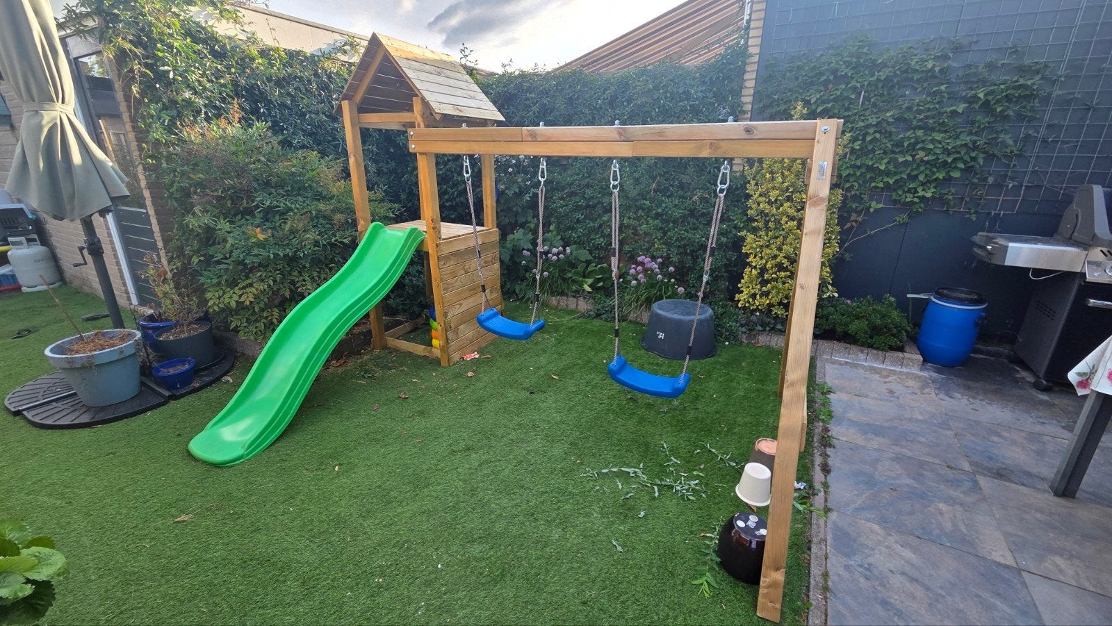 Houten Speeltoestel met Glijbaan en Schommels, Kinderen en Baby's, Speelgoed | Buiten | Speeltoestellen, Ophalen, Gebruikt, Schommel
