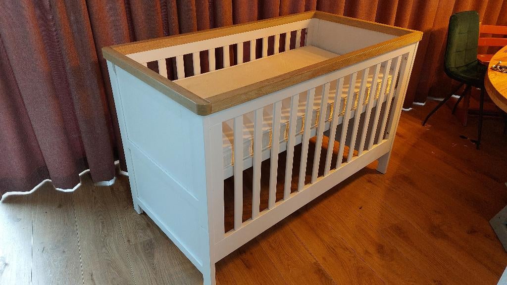Ledikant (3 hoogtes) en Peuterbed inc Matras 70x140 - 2x, Kinderen en Baby's, Babywiegjes en Ledikanten, Ophalen, Gebruikt, Ledikant