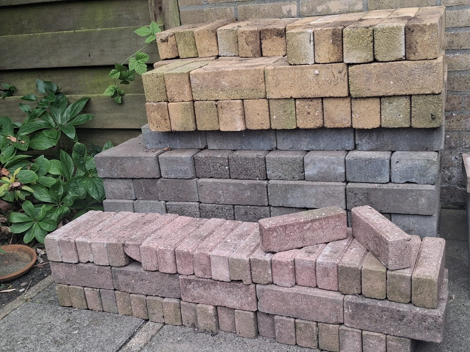 GRATIS - Diverse gebruikte stenen voor tuin of oprit, Ophalen, Gebruikt, Bakstenen