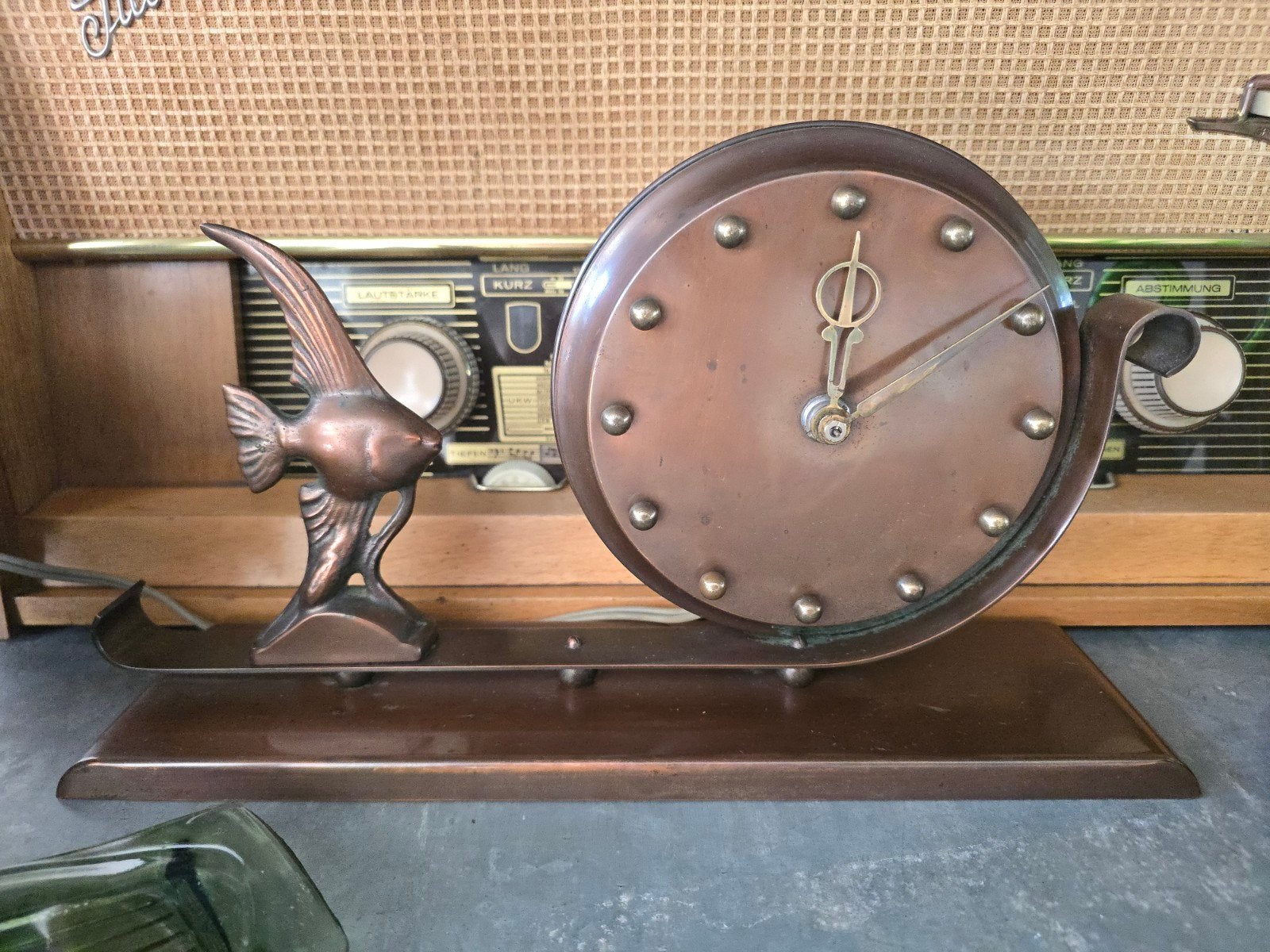 Prachtige antieke tafelklok 230 volt Art Deco met (maan) vis, Ophalen of Verzenden