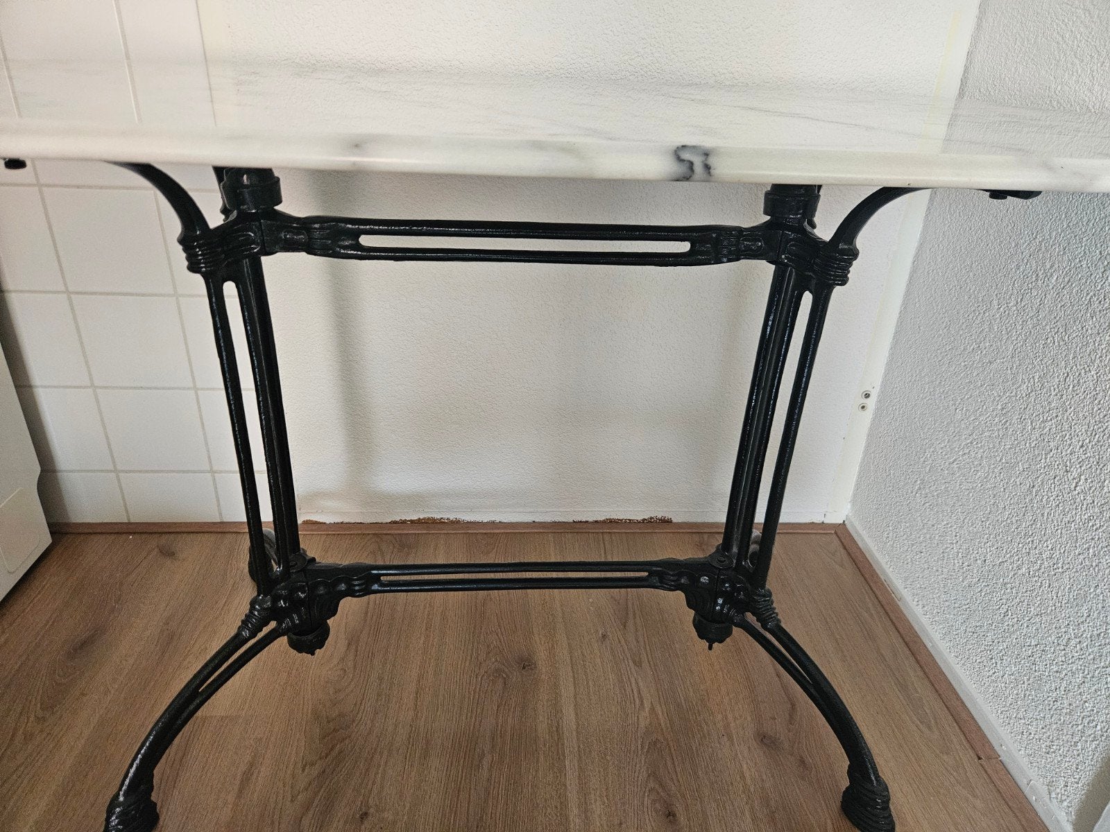 Ovale marmeren bistro tafel met smeedijzeren onderstel, Ophalen of Verzenden