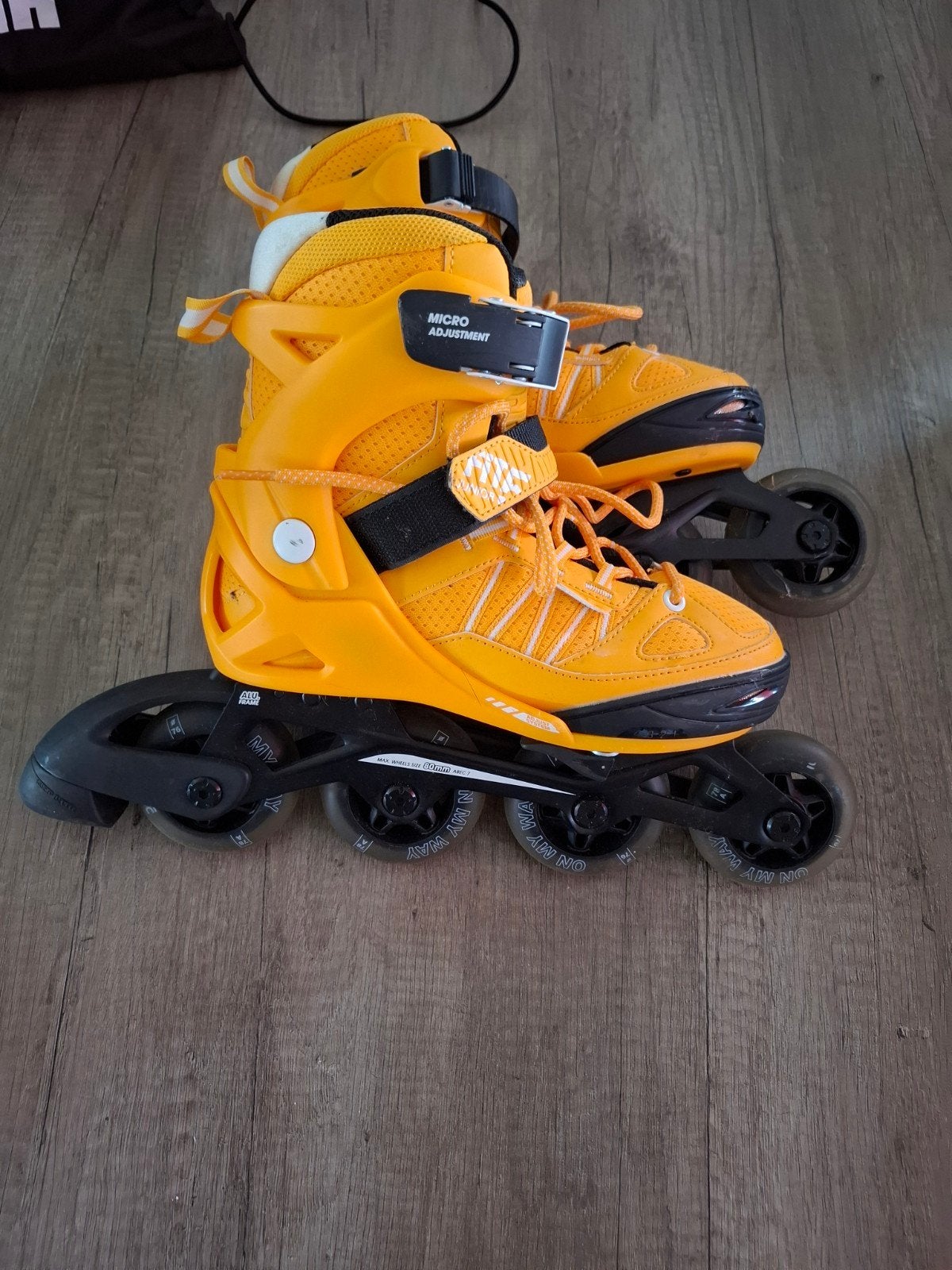 Gele inline skates met micro-aanpassing. Maat 35 t/m 38., Sport en Fitness, Skeelers, Ophalen, Zo goed als nieuw, Overige typen