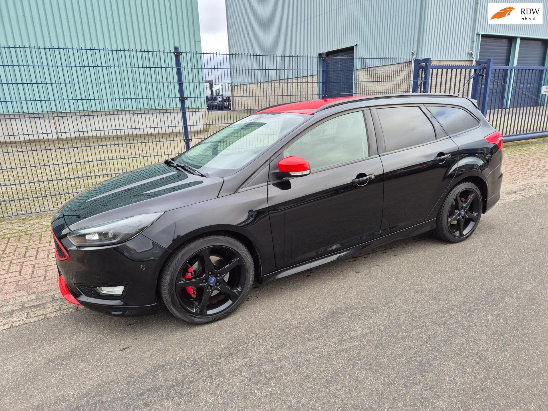 Ford Focus Wagon 1.5 Black Edition ST Look *ZEER MOOI!, Auto's, Stof, Euro 6, 4 cilinders, 150 pk