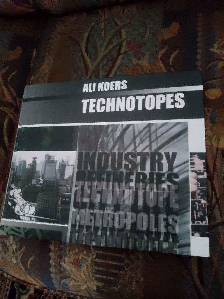 boek technotopes ali koers, Ophalen, Zo goed als nieuw