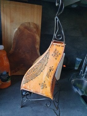 Prachtige oosterse tafellamp oranje met lederen lampenkap..., Antiek en Kunst, Kunst | Niet-Westerse kunst, Oranje, Overige typen