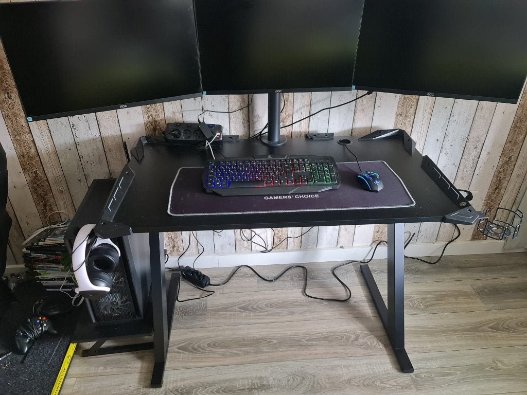 Gamingbureau met LED en bekerhouder zwart, Huis en Inrichting, Ophalen, Zwart, 110 cm, Zo goed als nieuw