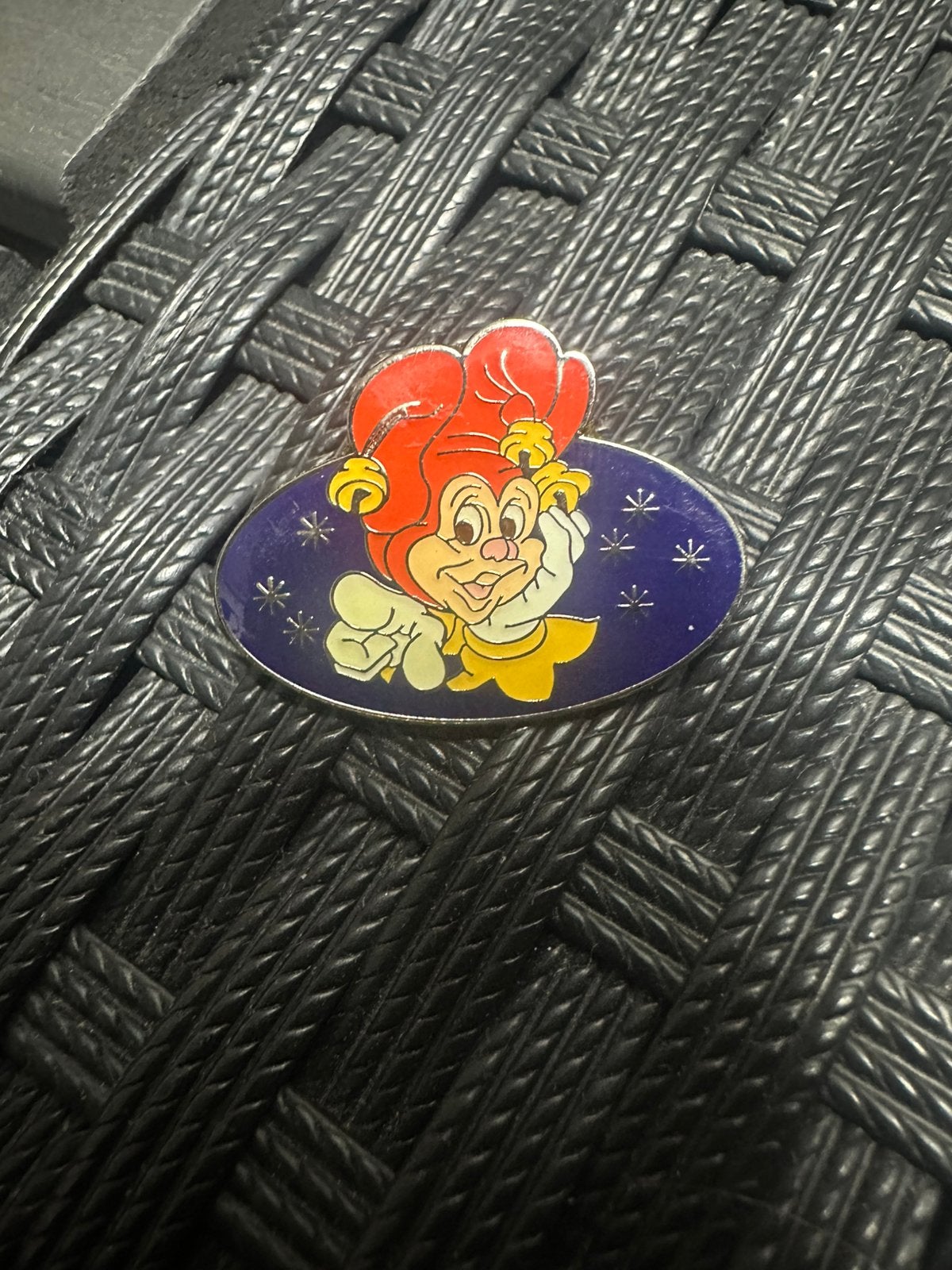 Efteling pin wijzende pardoes, Ophalen of Verzenden, Zo goed als nieuw, Button of Speldje