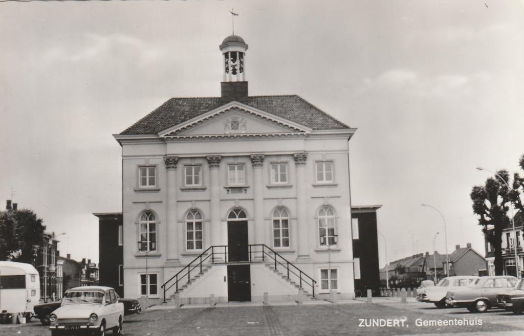 ZUNDERT Gemeentehuis met Daf 33 en Mercedes, Verzamelen, Verzenden, 1960 tot 1980, Ongelopen, Noord-Brabant