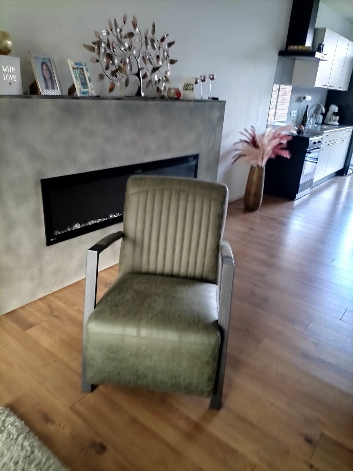Comfortabele fauteuil in olijfgroen leerlook, Huis en Inrichting, Fauteuils, Ophalen, 75 tot 100 cm, Zo goed als nieuw, Stof