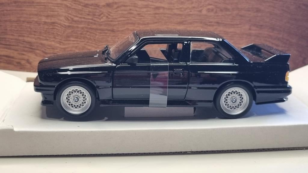 BMW E30 M3 modelauto 1:24 - Zwart, Ophalen of Verzenden, Zo goed als nieuw, Auto, Overige merken