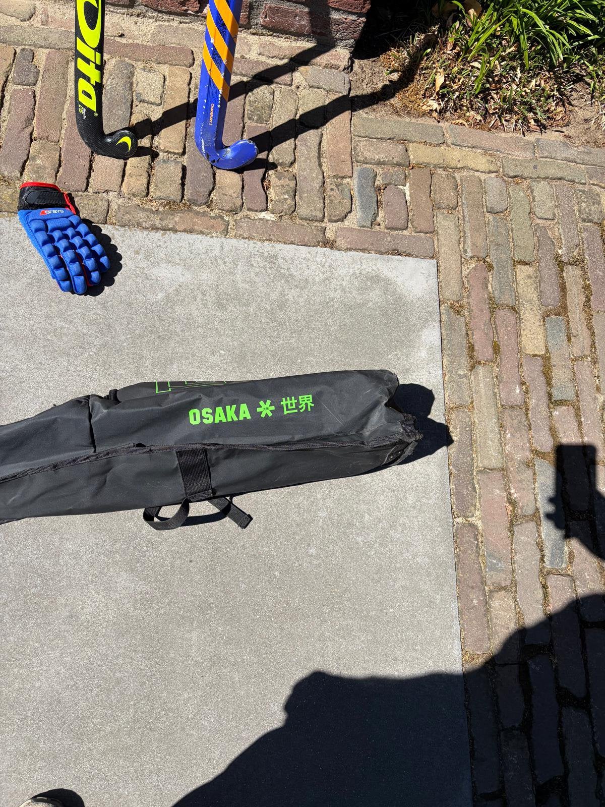 Zo goed als nieuwe hockey tas, + 2 hockey sticks, Sport en Fitness, Hockey, Ophalen, Zo goed als nieuw, Tas