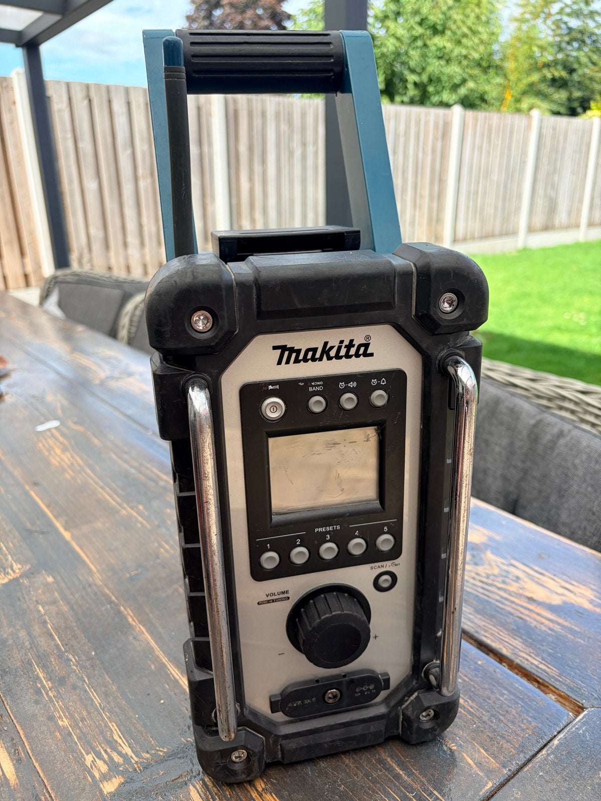Makita DMR107 Bouwradio - Robuust en Betrouwbaar, Audio, Tv en Foto, Radio's, Ophalen of Verzenden, Gebruikt, Bouwradio