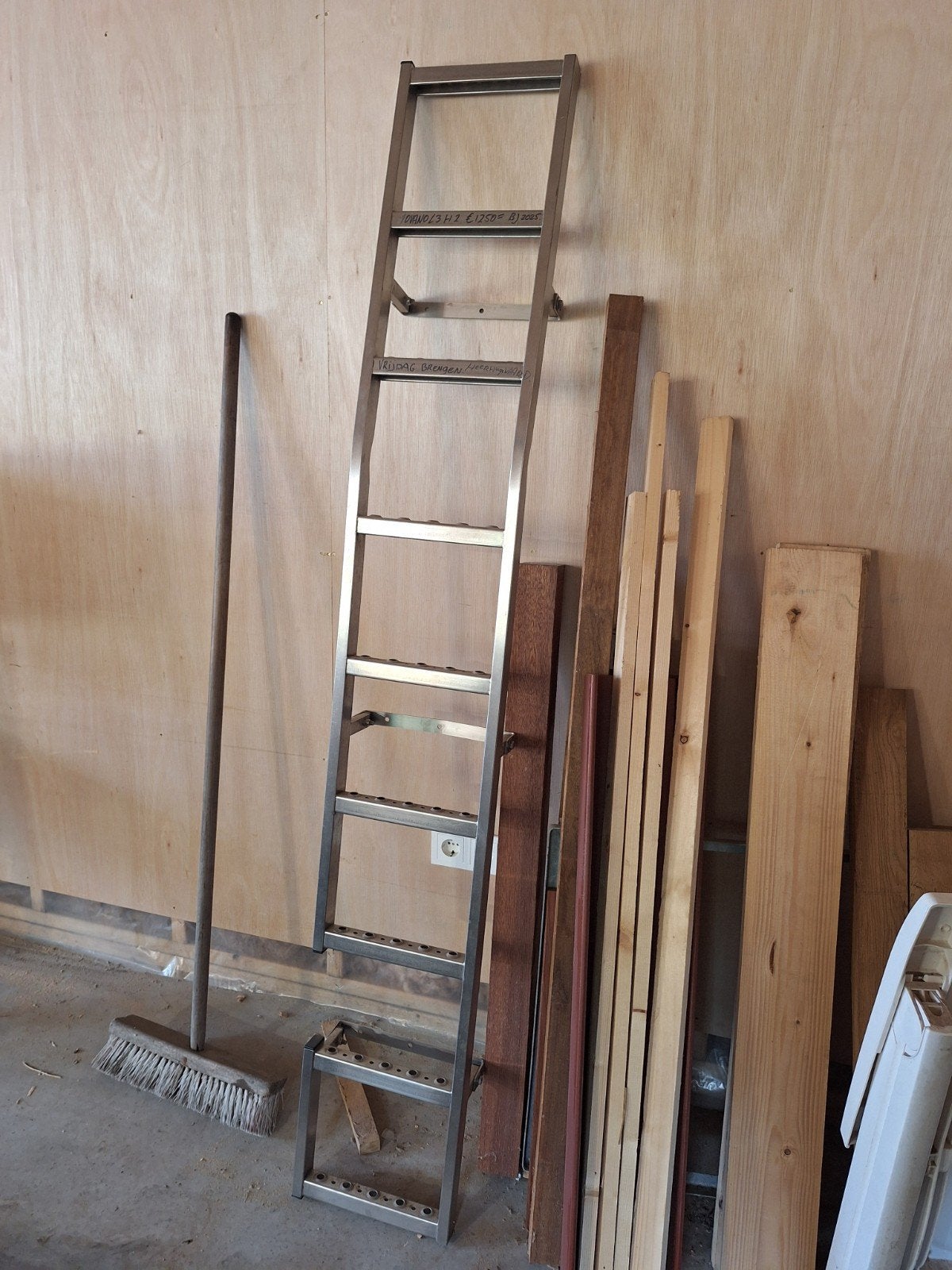Metalen ladder met 9 treden, gebruikt, Ophalen, Gebruikt