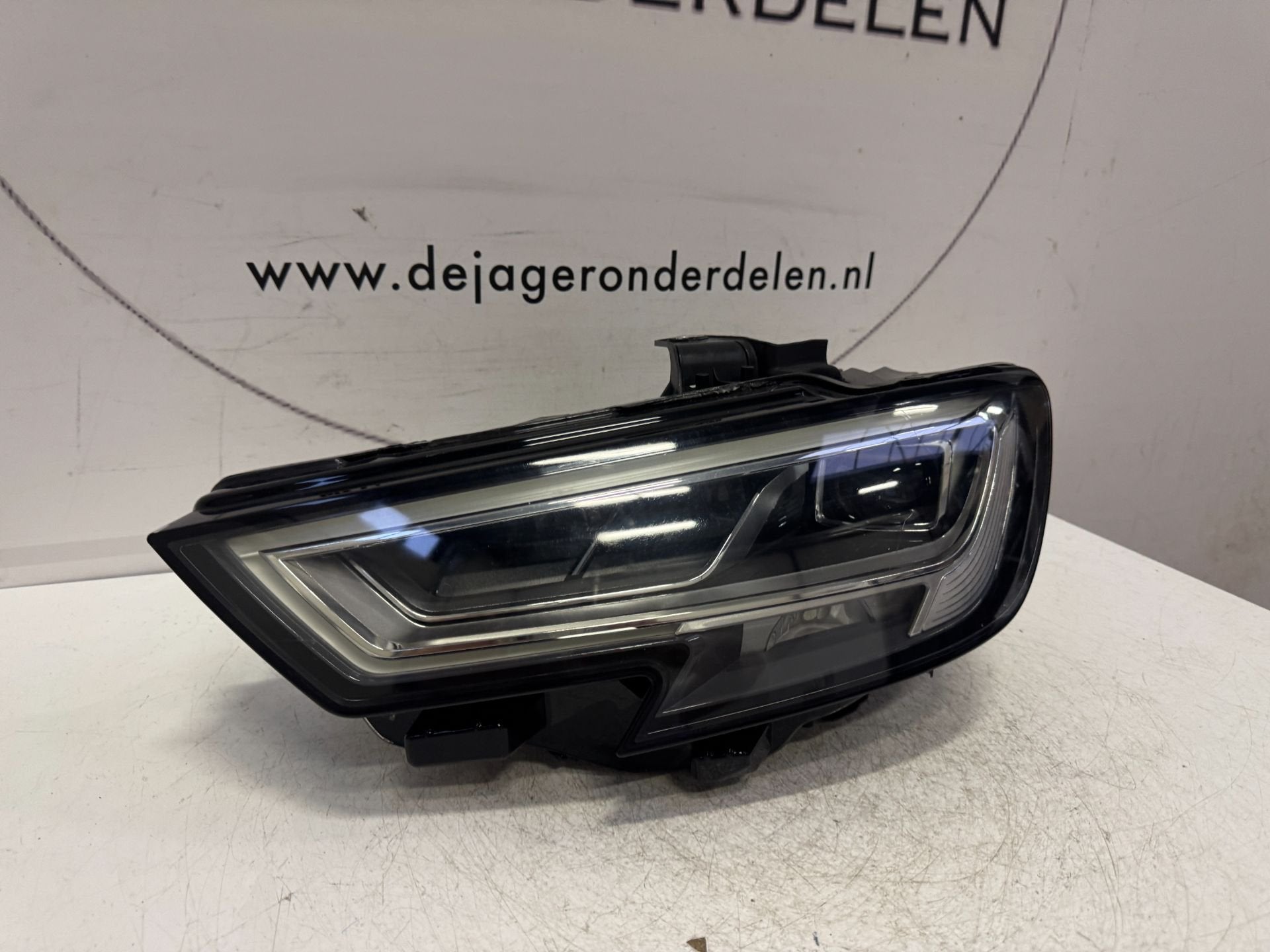 AUDI 8V A3 FACELIFT VOL LED KOPLAMP LINKS 8V0941033C, Gebruikt, AUDI AG, Auto-Union-Strasse 1
85045  Ingolstadt, DE, Kundenbetreuung@audi.de