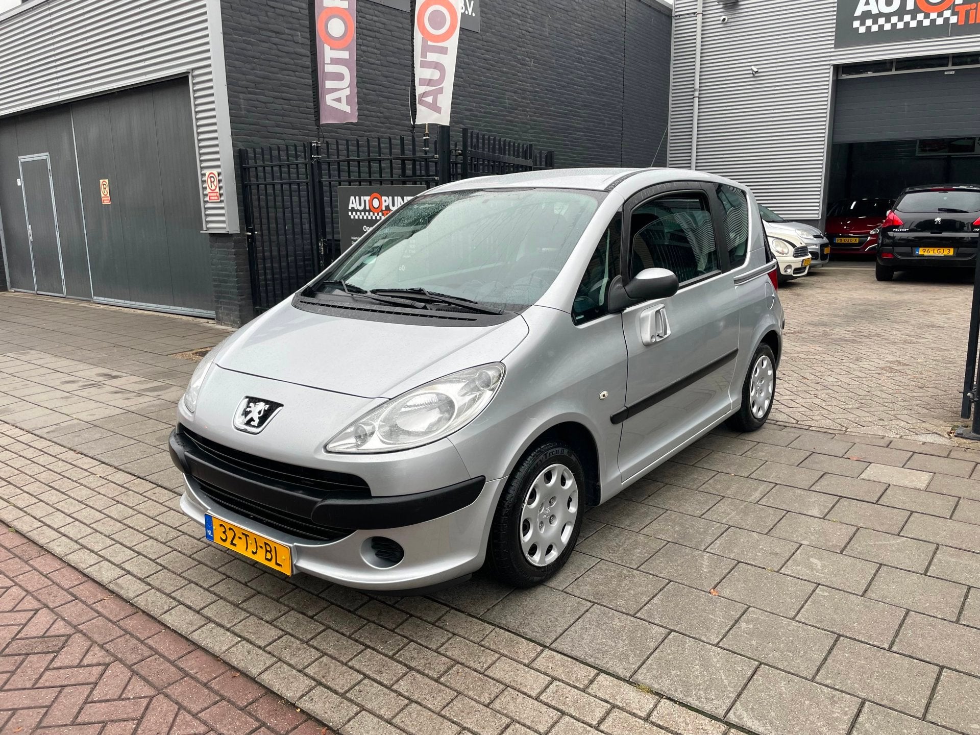Peugeot 1007 1.4 Sesam Urban Trekhaak NAP APK 1 Jaar, Voorwielaandrijving, 15 km/l, 4 cilinders, 4 stoelen