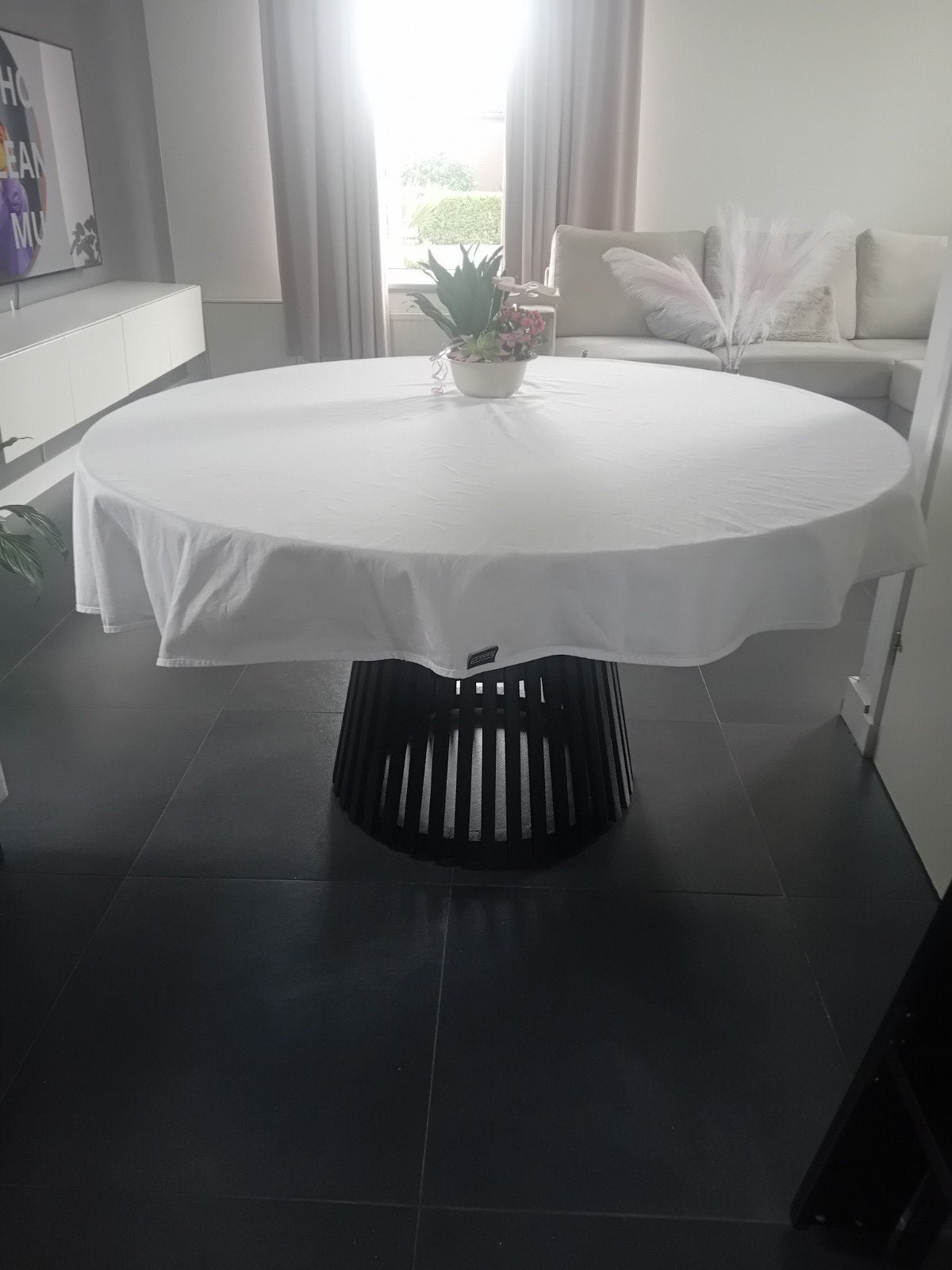 Ronde eettafel met zwarte houten voet, Huis en Inrichting, Ophalen, Rond, Zo goed als nieuw, Vijf personen of meer