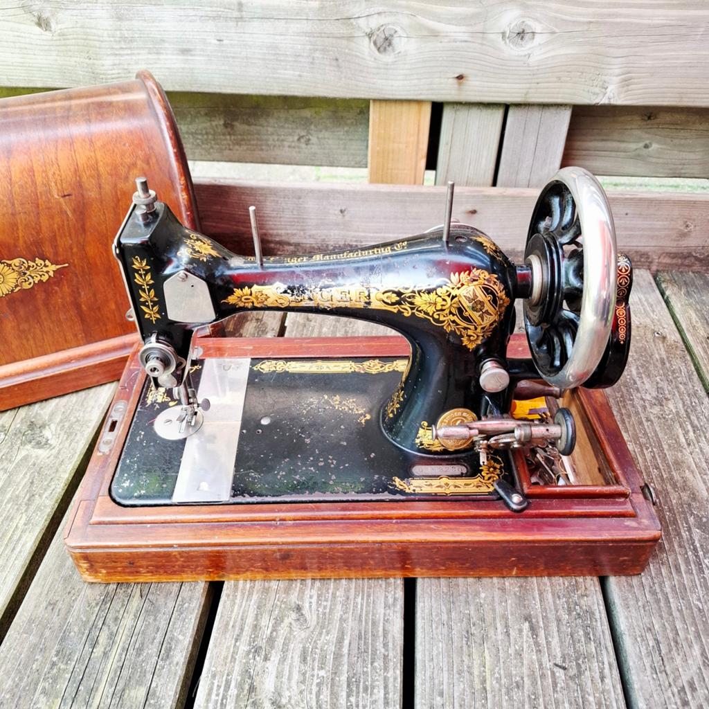 Antieke Singer naaimachine met houten koffer, Ophalen