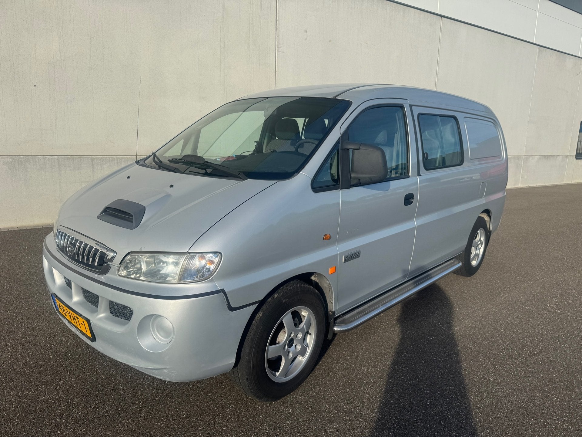 Hyundai H 200 2.5 CRDi Dynamic lang DC Airco, Dealer onderhouden, 700 kg, Euro 4, Zilver of Grijs