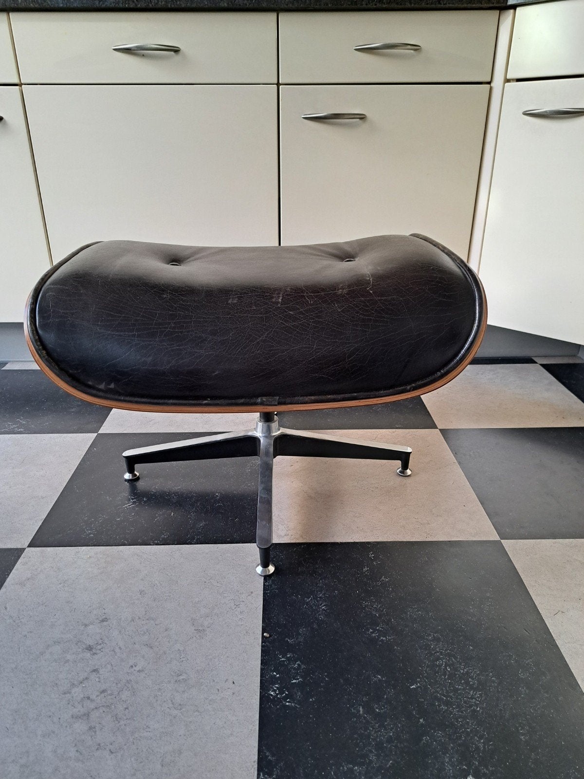 Voetenbank , hocker, Eames,  replica, Ophalen, Gebruikt, 50 tot 75 cm, Leer