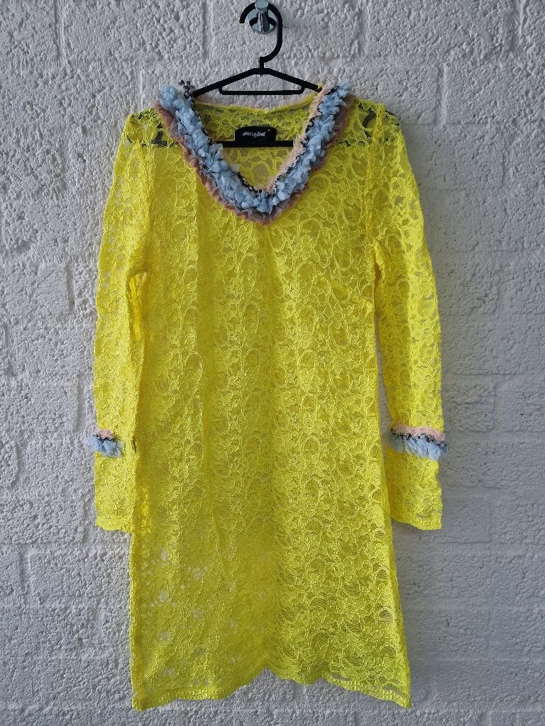 Starstyling kanten jurk geel maat S statement, Kleding | Dames, Jurken, Maat 38/40 (M), Geel, Ophalen of Verzenden, Zo goed als nieuw