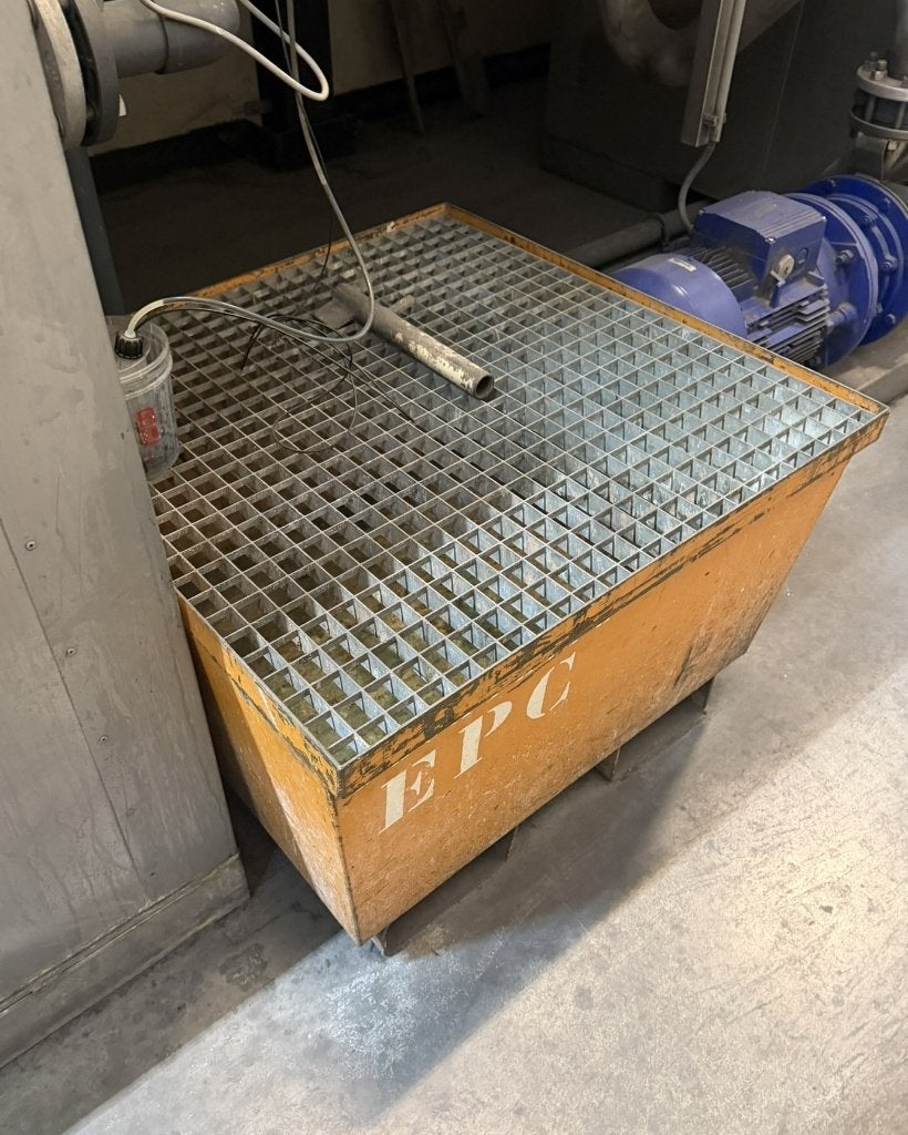 2 stuks Bauer lekbak / opvangbak met rooster | 215 L, Ophalen, Gebruikt