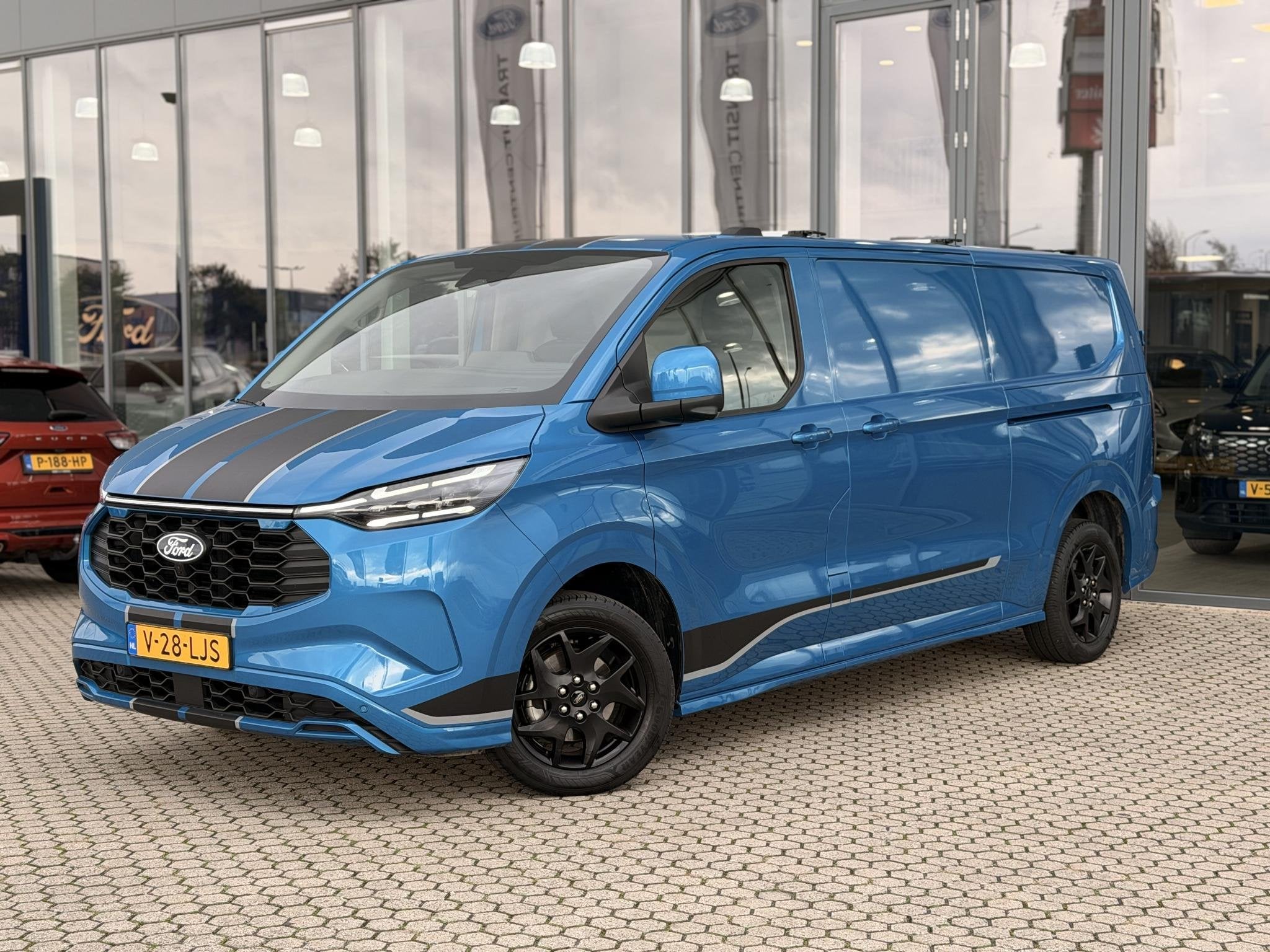 Ford Transit Custom 320 2.5 PHEV L2H1 Sport DRIVER ASSISTANC, Auto's, Gebruikt, Euro 6, 4 cilinders, Blauw
