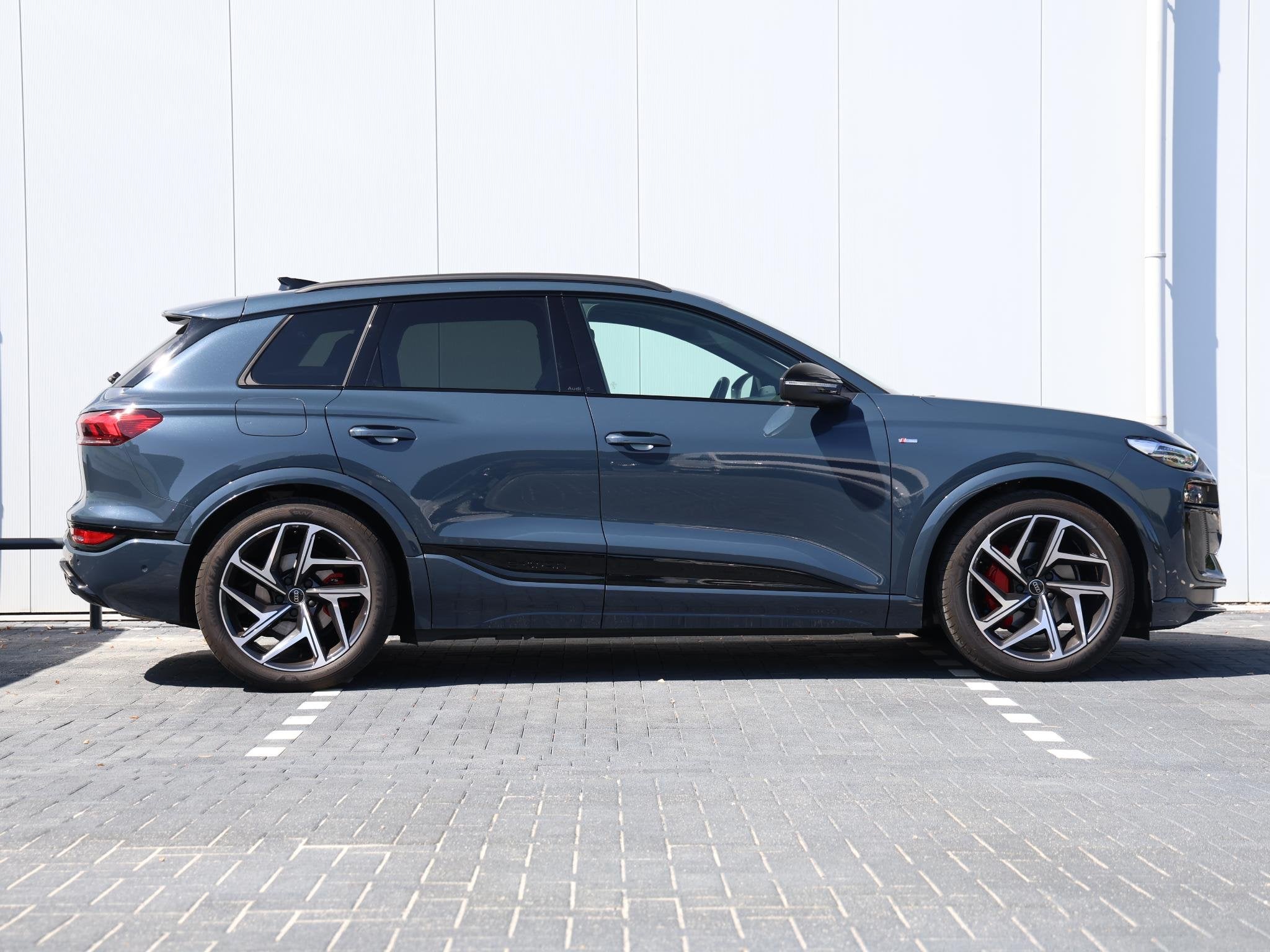 Audi Q6 e-tron S-Line 83 kWh | Luchtvering | Panoramadak | T, Automaat, Achterwielaandrijving, Gebruikt, Zwart