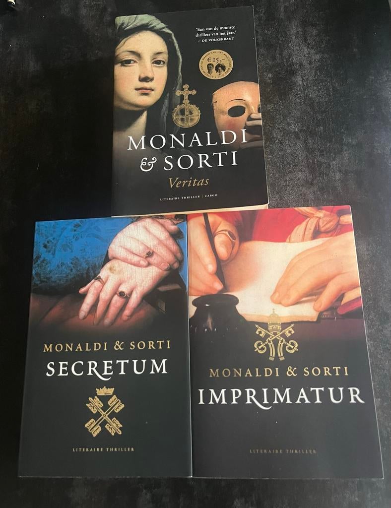 3 x Monaldi & Sorti  Literaire geschiedenis thriller, Boeken, Ophalen of Verzenden, Gelezen