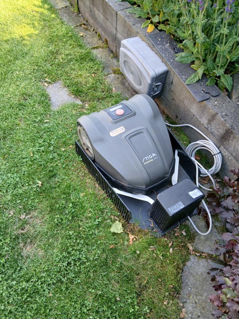 Stiga robotmaaier 225 S autoclip, Tuin en Terras, Robotmaaiers, Ophalen of Verzenden, Gebruikt