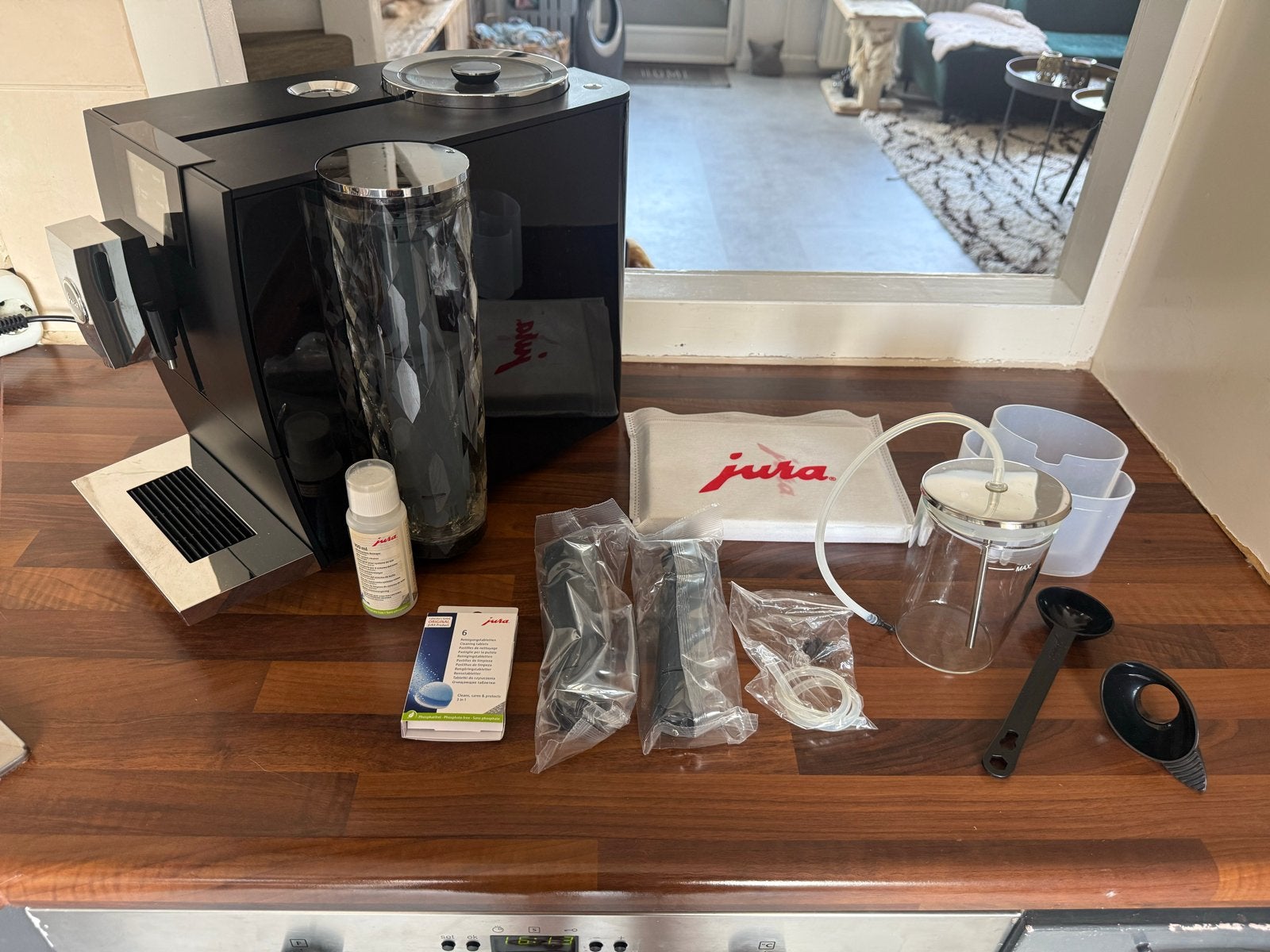 Jura Ena 8 koffiemachine - compleet met accessoires, Ophalen, Afneembaar waterreservoir, Koffiemachine, Zo goed als nieuw