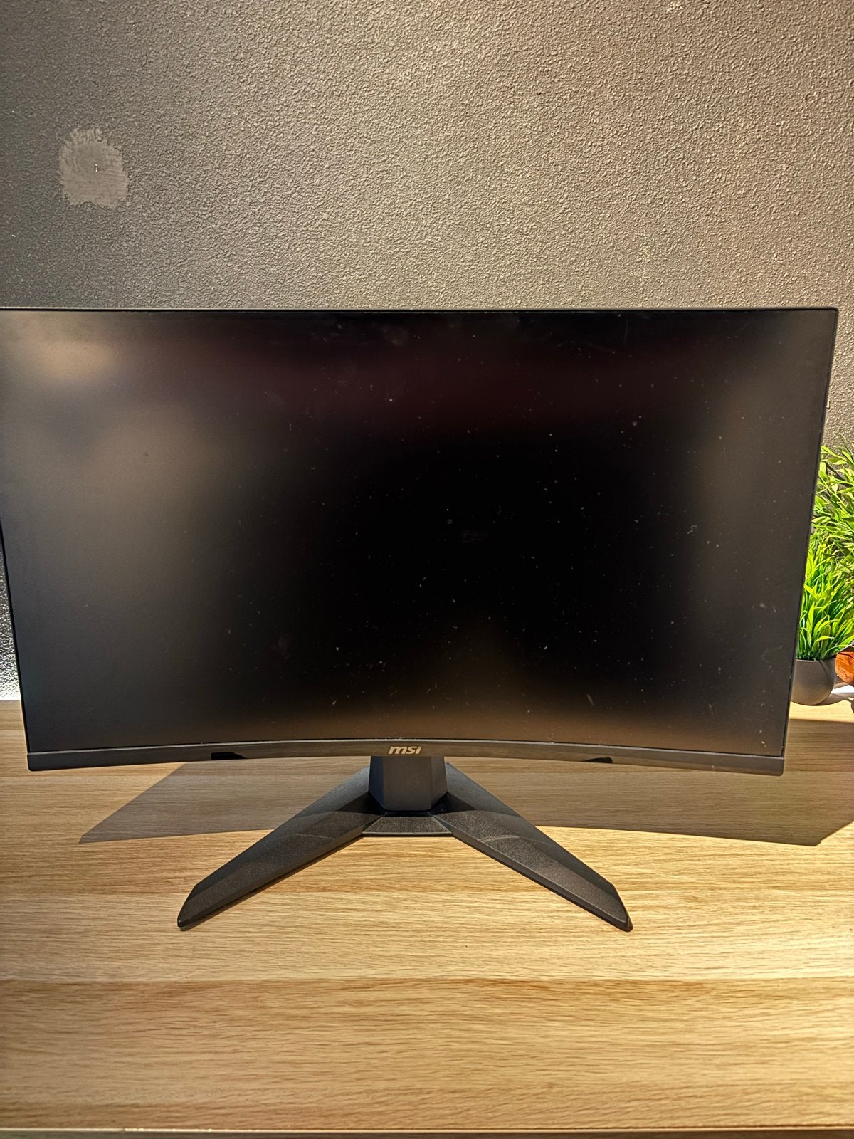 MSI Gaming Monitor 240Hz - Zonder speakers, Hoofdtelefoonaansluiting, VA, Full HD, Zo goed als nieuw