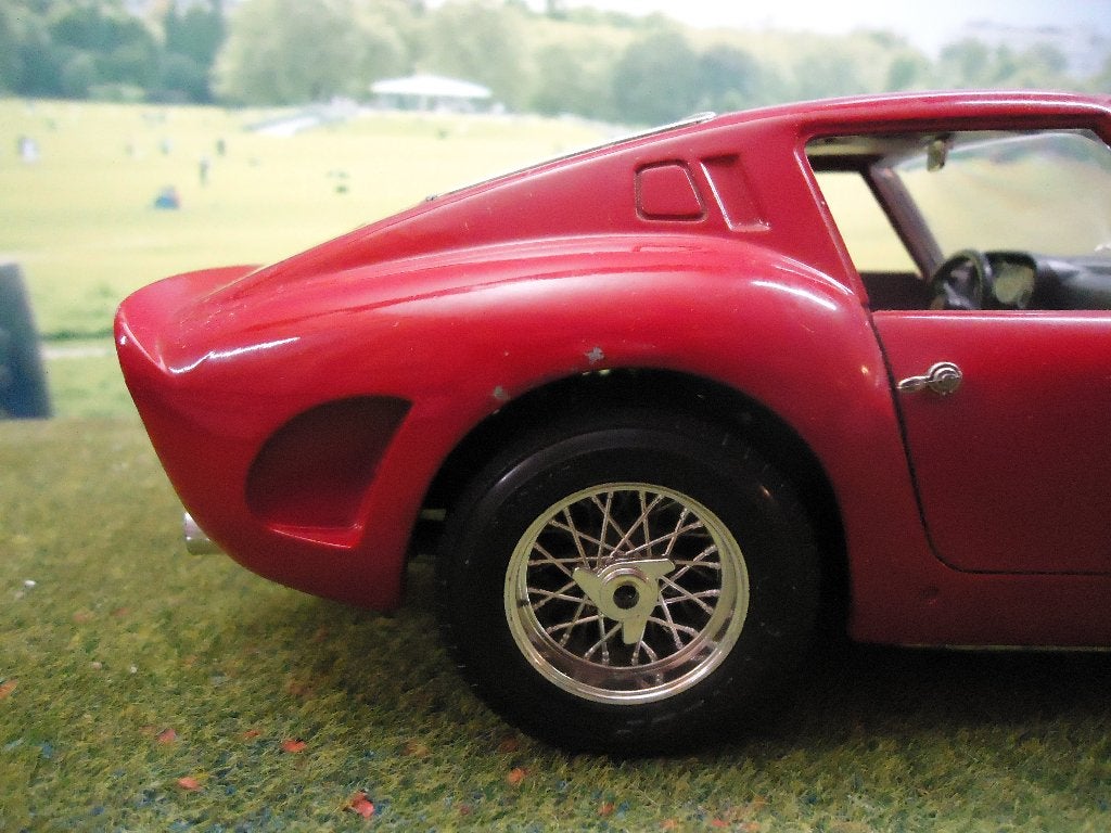 1/18 Ferrari 250 GTO Bburago donkerrood met dichte maantjes, Hobby en Vrije tijd, Modelauto's | 1:18, Ophalen of Verzenden, Gebruikt