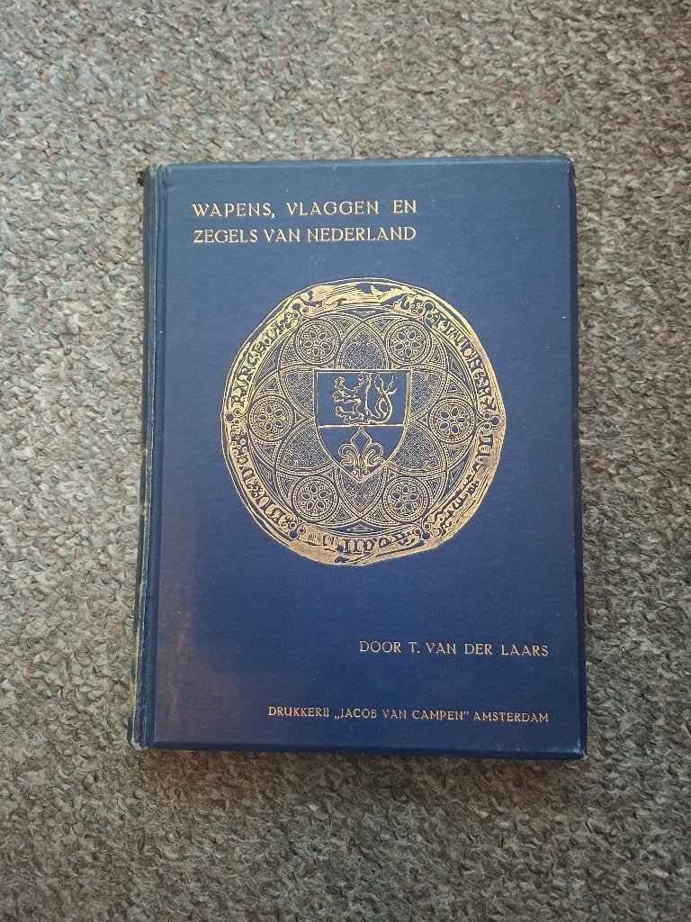 Wapens, Vlaggen en Zegels van Nederland uitgave 1913, Boeken, Verzenden, Gelezen, Titus van der Laars