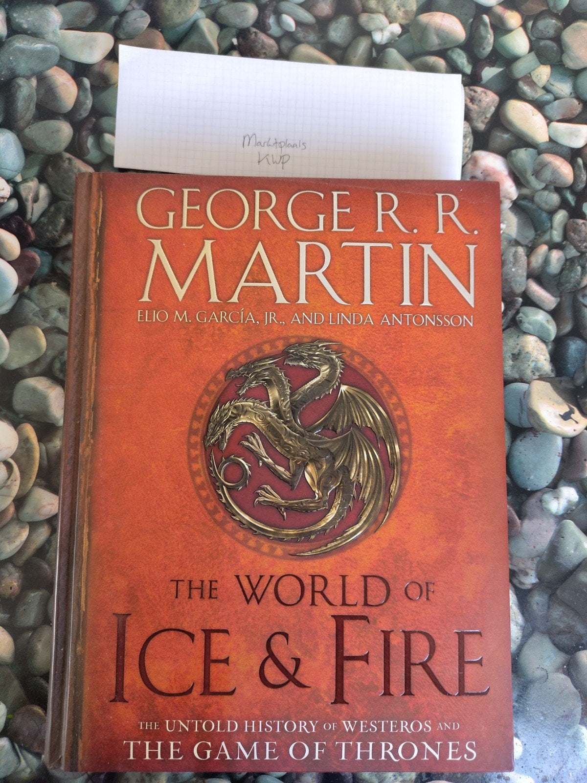 The World of Ice & Fire - George R.R. Martin, Ophalen of Verzenden, Zo goed als nieuw, George R.R. Martin