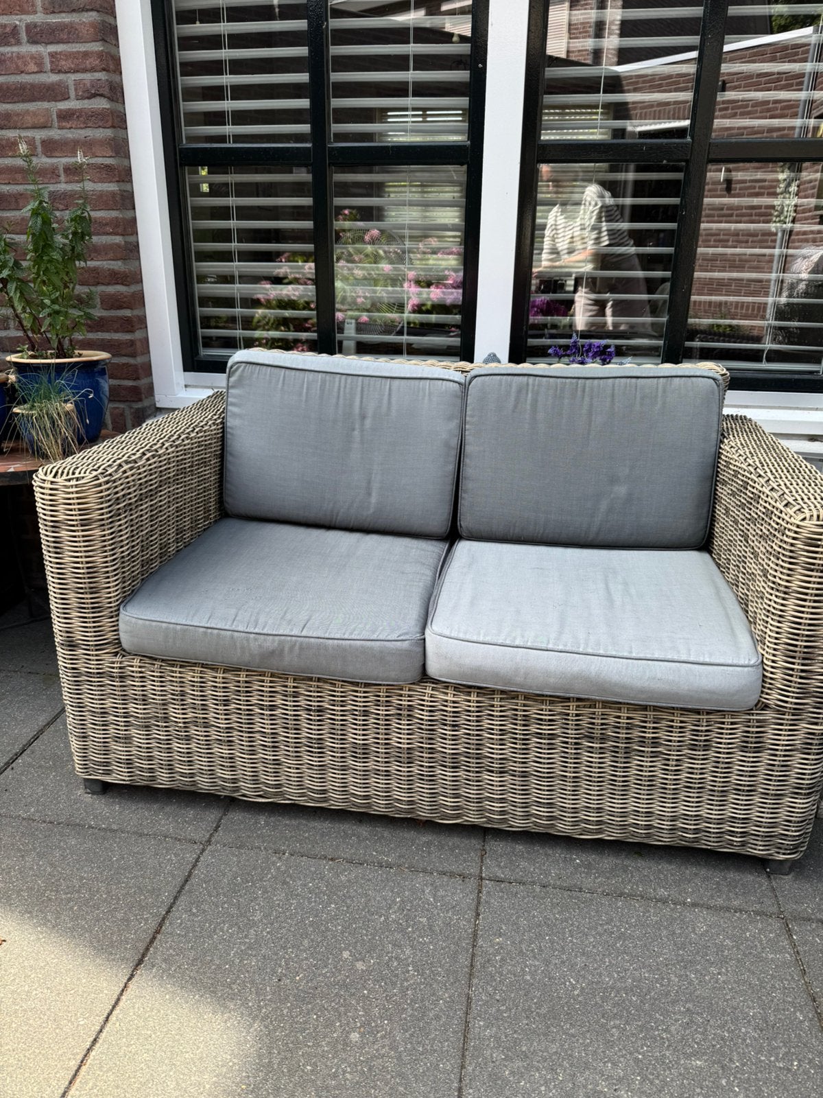 Bank met kussens, Tuin en Terras, Gebruikt, Rotan, Ophalen, 2 zitplaatsen