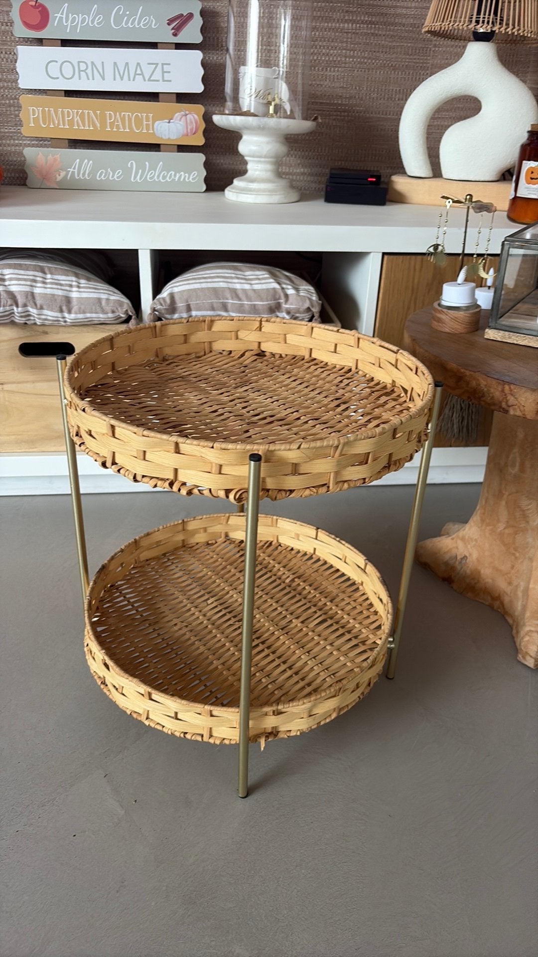 Nieuwe rotan / rieten etagere tafeltje, Huis en Inrichting, Ophalen of Verzenden, Zo goed als nieuw