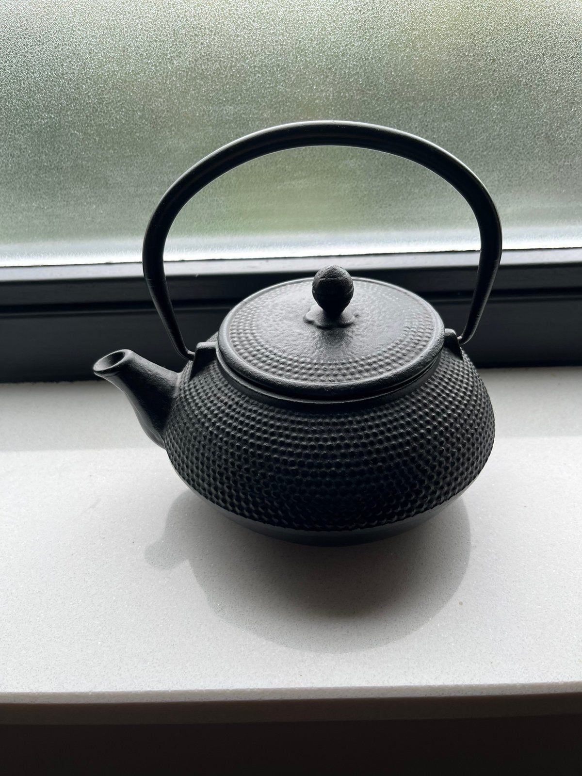 Gietijzeren theepot met zeef, Huis en Inrichting, Keuken | Potten en Pannen, Ophalen, Zo goed als nieuw, Gietijzer