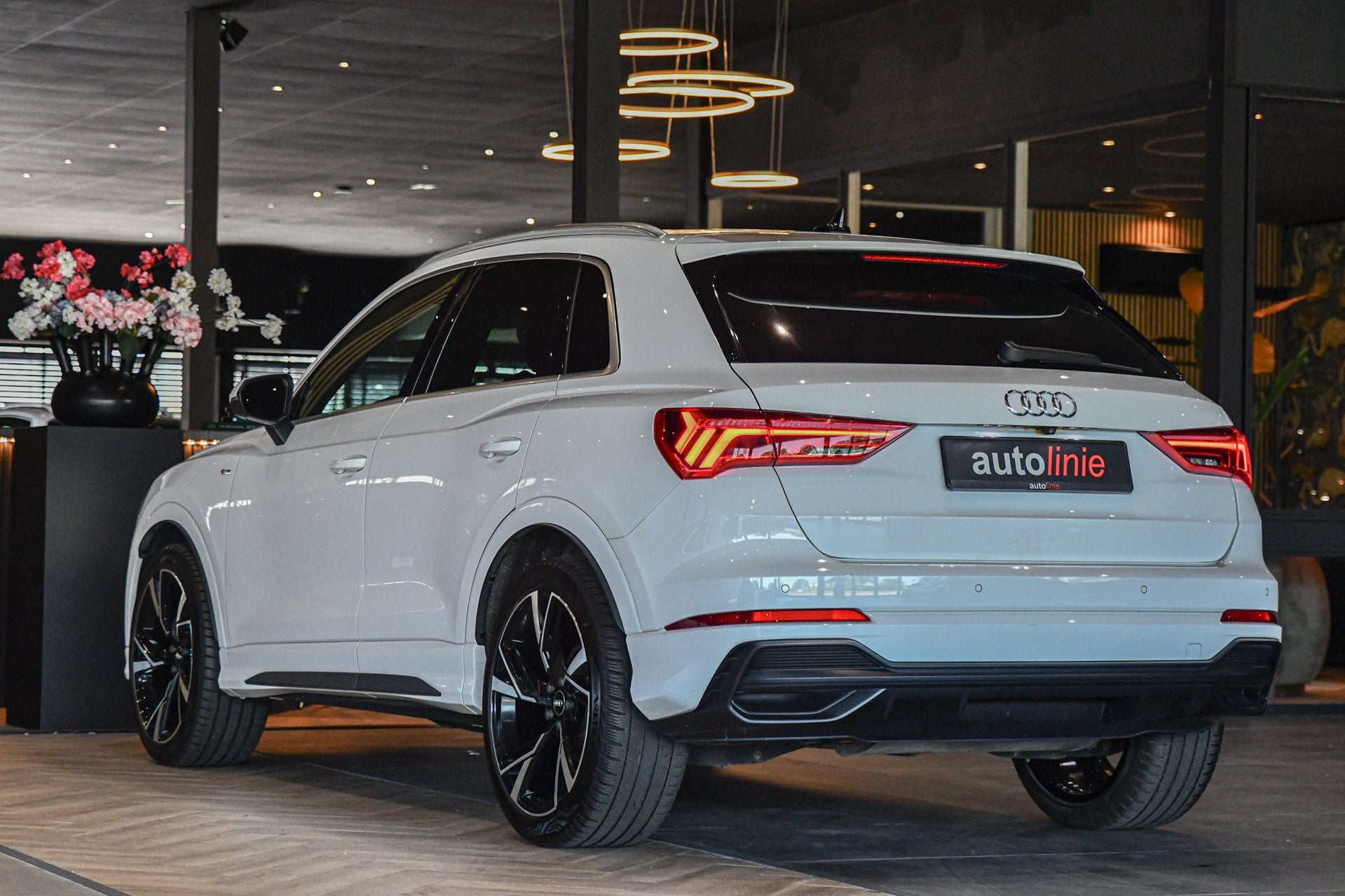 Audi Q3 35 TFSI 3x S-line. ACC, Camera, Matrix, Dodehoek, St, Auto's, Zwart, 4 cilinders, 150 pk, Wit