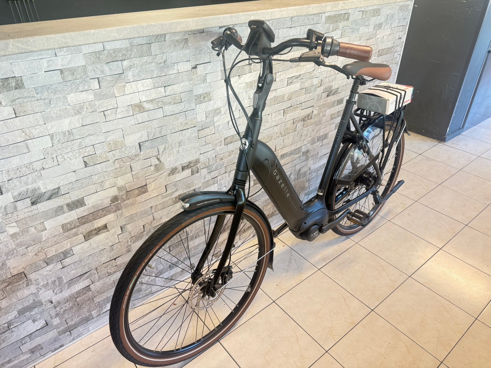 NIEUWSTAAT E-Bike Gazelle Grenoble C8. D61cm. TOTAAL 4000km., Ophalen, Zo goed als nieuw, /, /