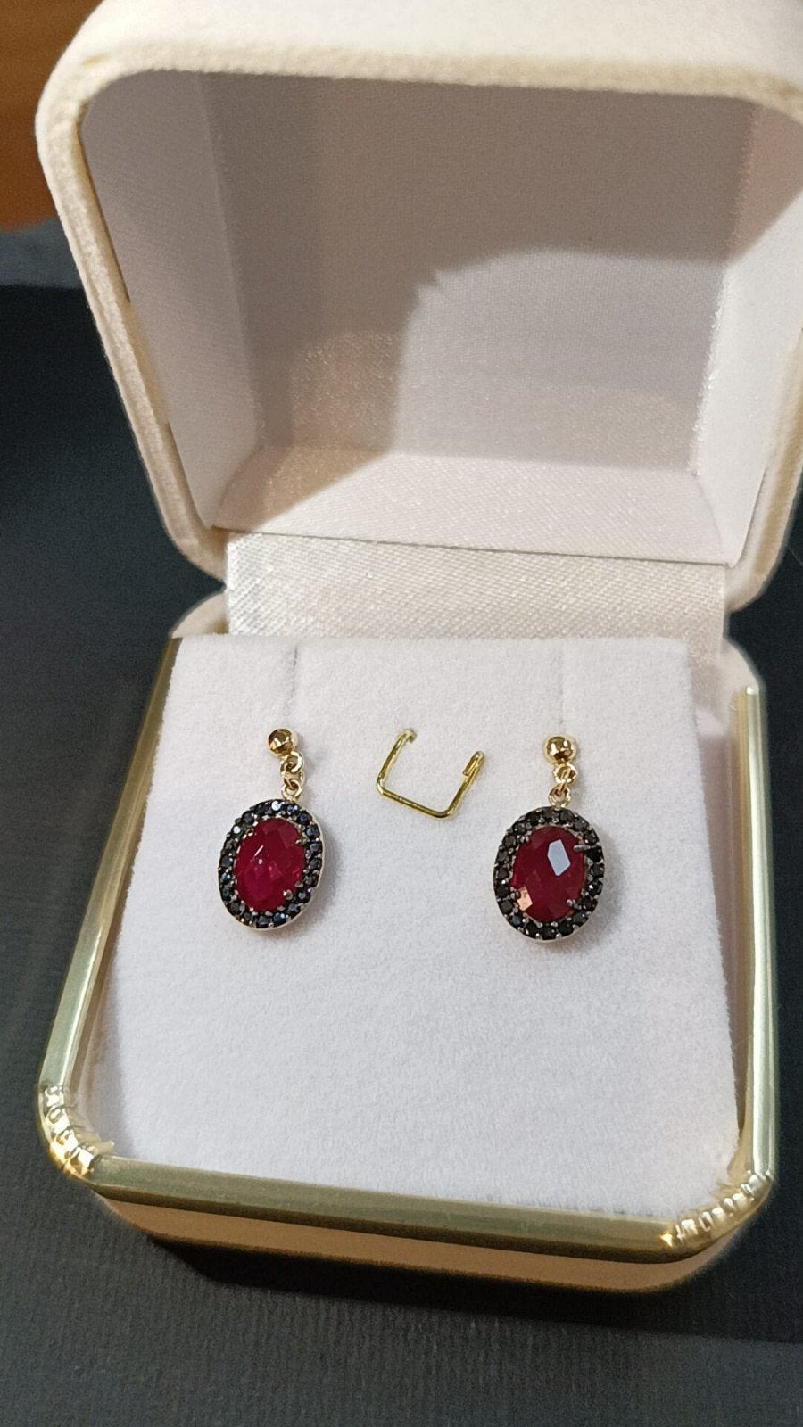 Gouden oorbellen 14k met robijn en zwarte spinel, Sieraden, Tassen en Uiterlijk, Oorbellen, Ophalen, Overige kleuren, Nieuw, Met edelsteen